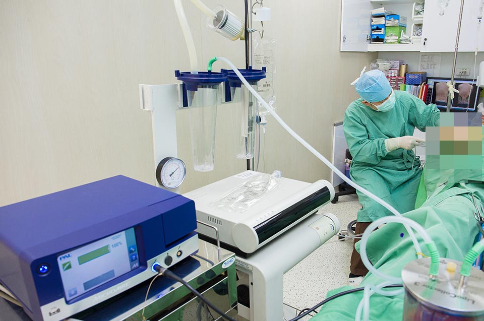 周爾康整形外科診所抽脂儀器設備PAL+威塑VASER