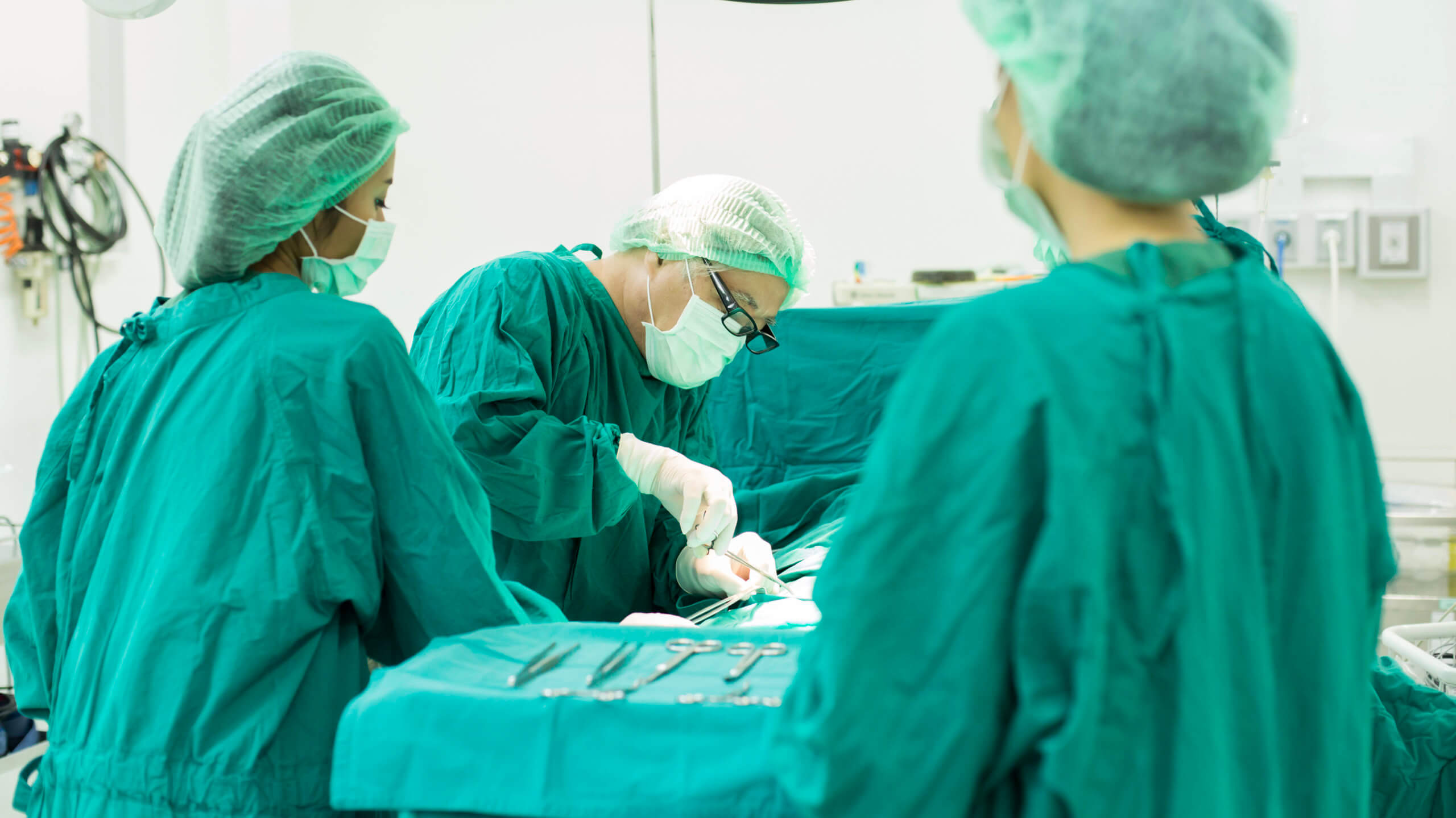 大腿抽脂手術與鈦特離子夾手術進行過程